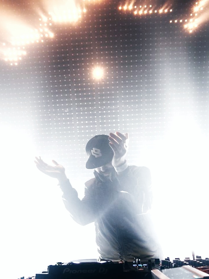 Billain press photo 1