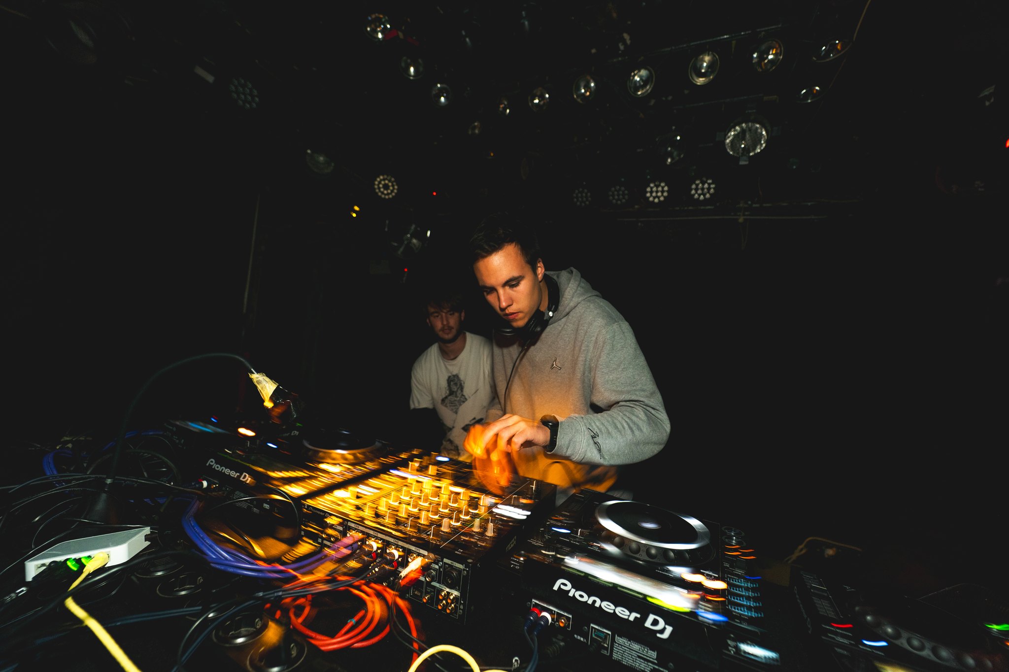 Ominate press photo 1